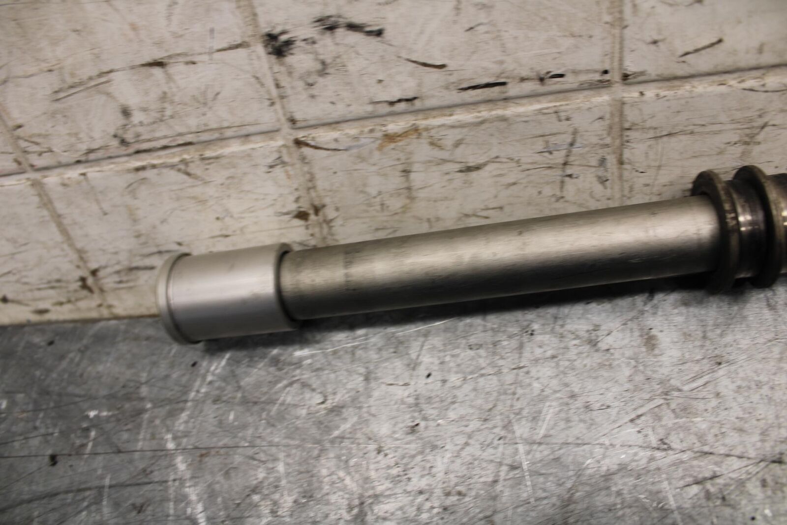 2009 Kawasaki Ninja ZX6R ZX600R FRONT WHEEL RIM AXLE PIVOT BOLT 41068-0034 BB538