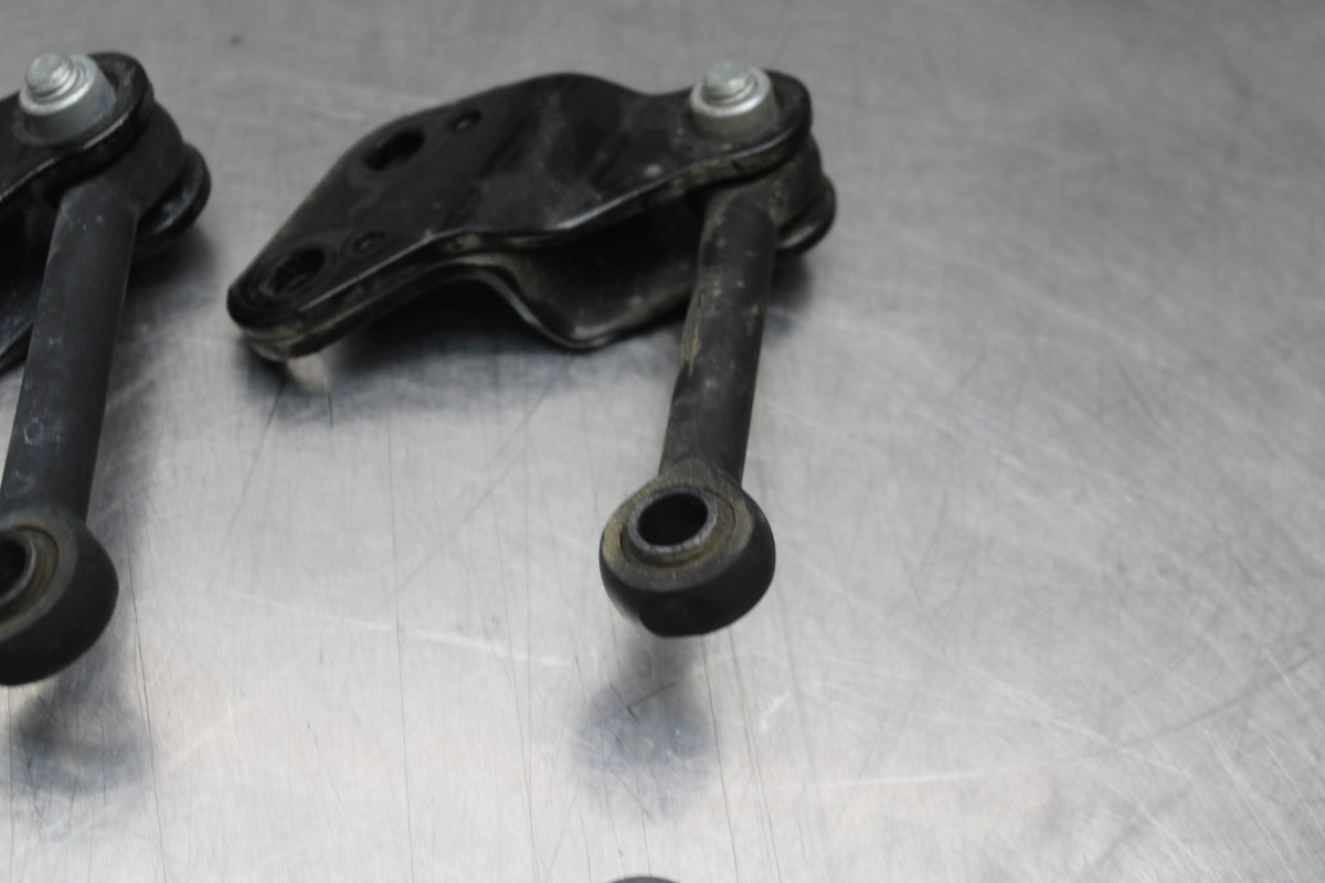 09 HARLEY-DAVIDSON SPORTSTER 1200 XL1200C ENGINE MOUNT MOTOR BRACKET BB776