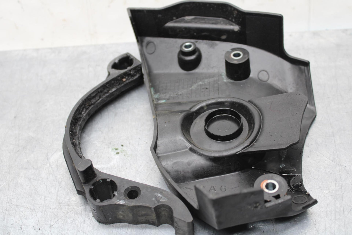 22-23 YAMAHA YZF R7 ENGINE SPROCKET COVER BB583