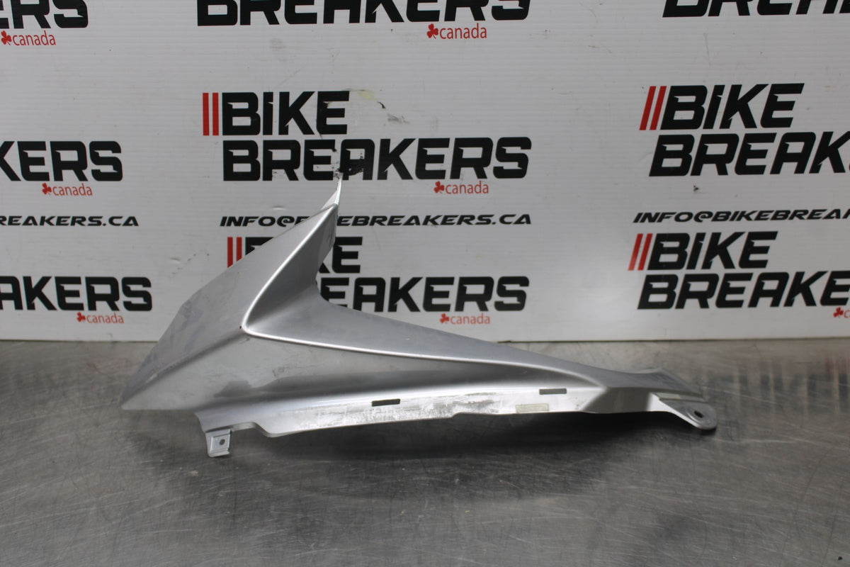 08-10 SUZUKI GSXR 600 LEFT FRONT UPPER MID SIDE FAIRING COWL PLASTIC BB00