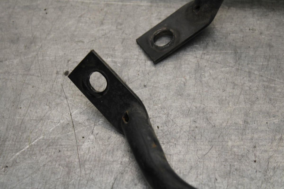 04-09 SUZUKI GS 500 FH GS500F PASSENGER REAR SEAT GRAB BAR HANDLE SET BB97