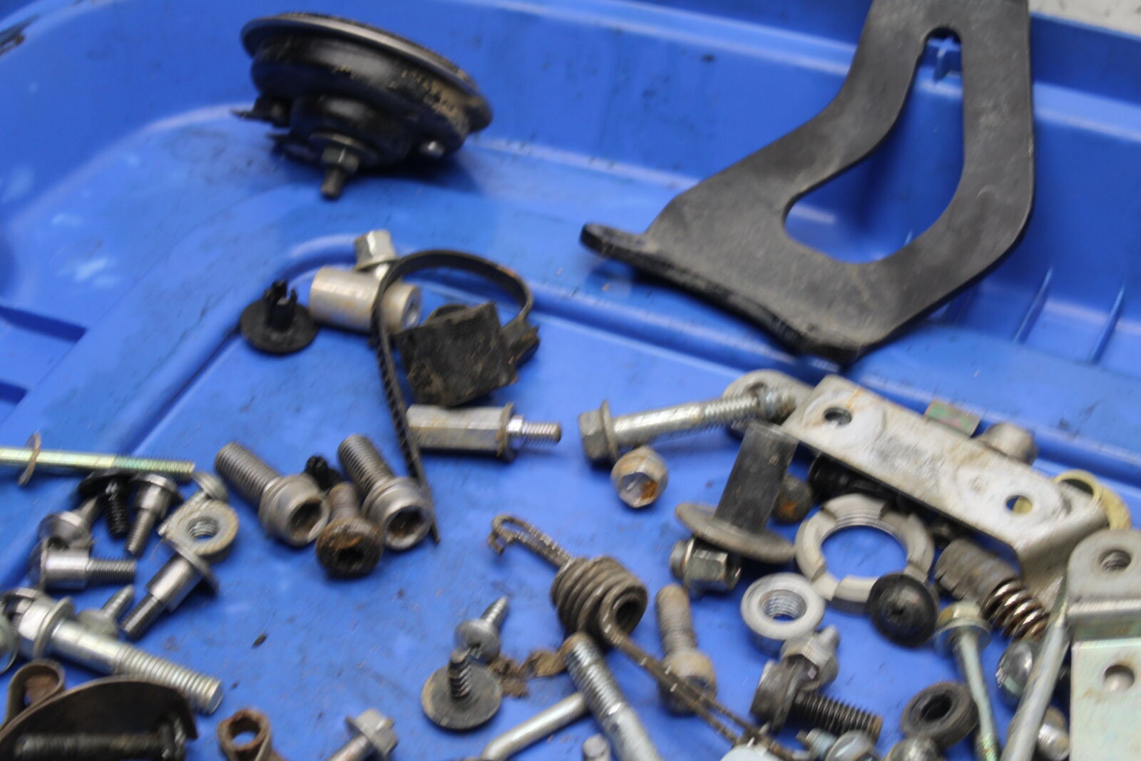 06-07 SUZUKI GSXR750 MOUNTING BOLTS HARDWARE MOTOR SCREWS BB670