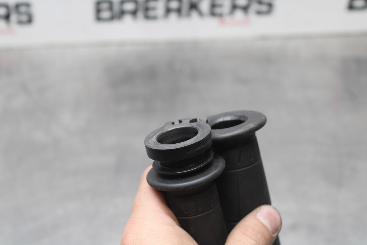 08 KAWASAKI NINJA ZX10R RIGHT THROTTLE GRIP BB902