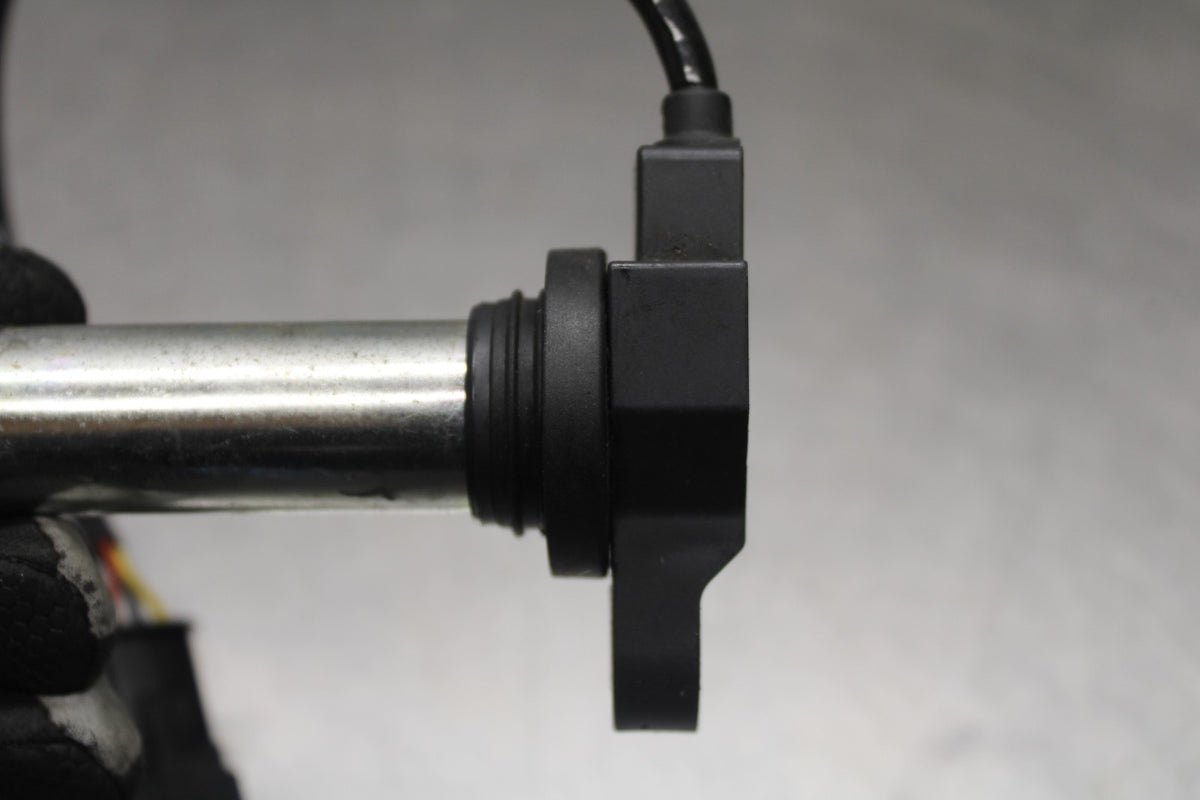 08 DUCATI 1199 PANIGALE IGNITION COIL SPARK PLUG CAP BB943