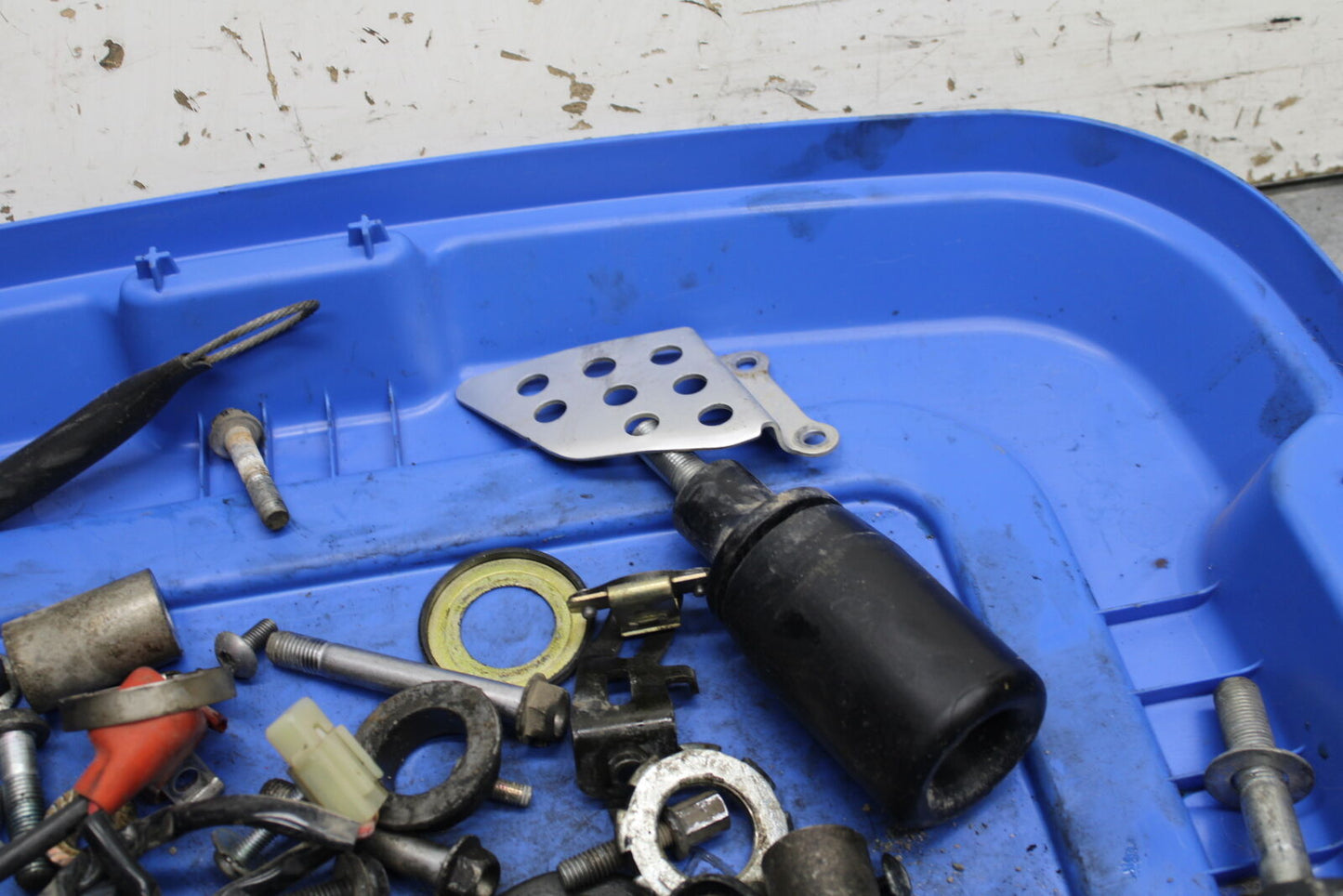 05-06 HONDA CBR600RR MOUNTING BOLTS HARDWARE MOTOR SCREWS BB739