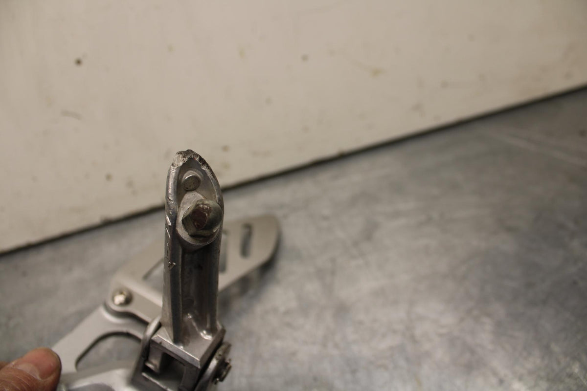 08-10 SUZUKI GSXR 600  LEFT REARSET REAR SET DRIVER FOOT PEG REST STOP BB92
