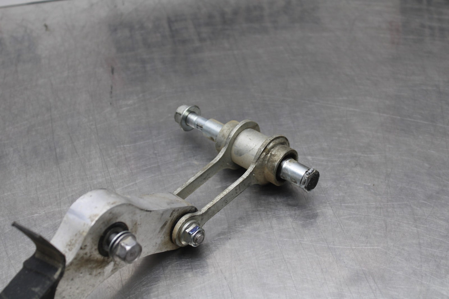 22-25 YAMAHA YZF R7 REAR DOGBONE SHOCK LINKAGE LINK 1WS-2217A-00-00 BB769
