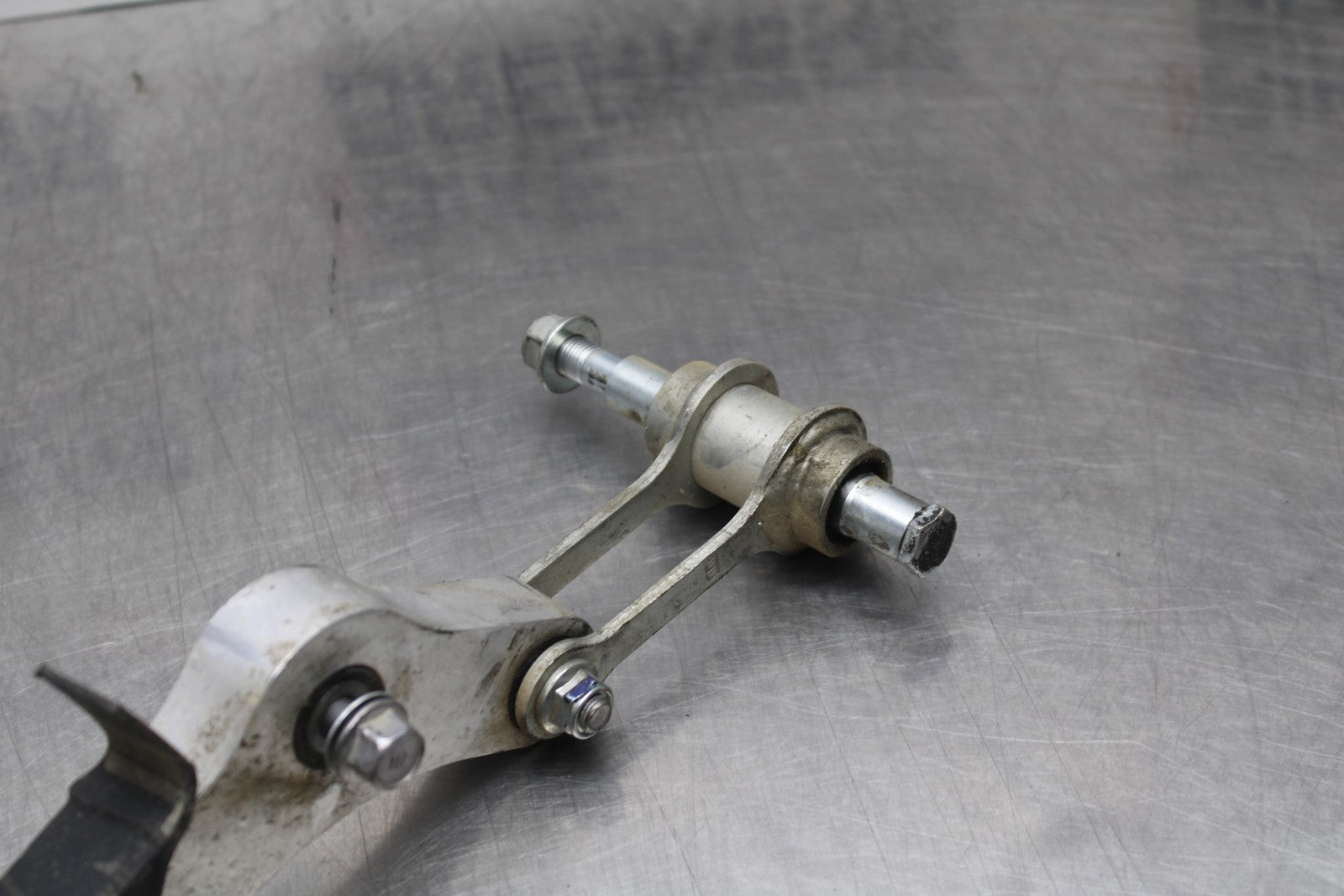 22-25 YAMAHA YZF R7 REAR DOGBONE SHOCK LINKAGE LINK 1WS-2217A-00-00 BB769