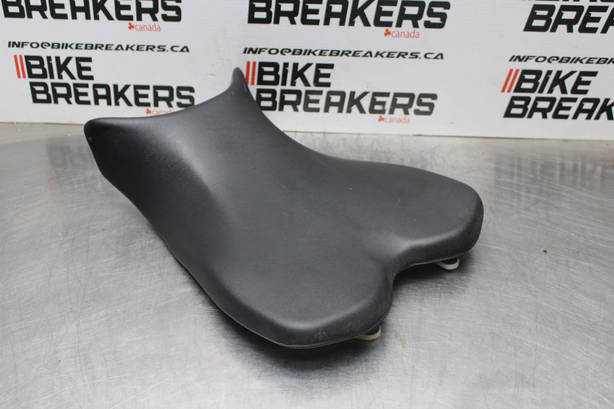 13 YAMAHA YZF R1 FRONT DRIVERS SEAT PAD SADDLE PILLION BB781