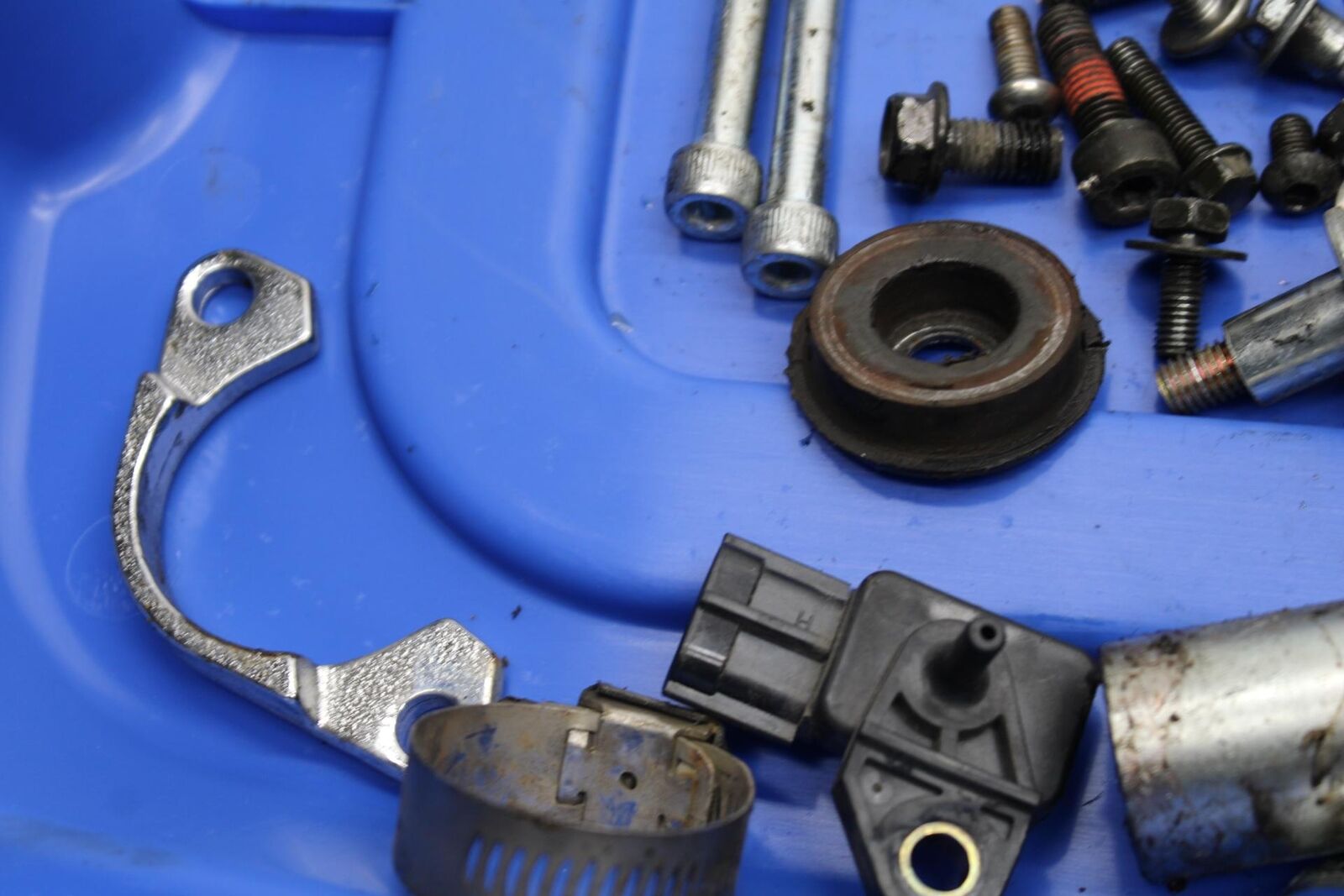 2005 Kawasaki Vulcan 1600 VN1600A Classic ENGINE MISC. BOLTS HARDWARE  BB574