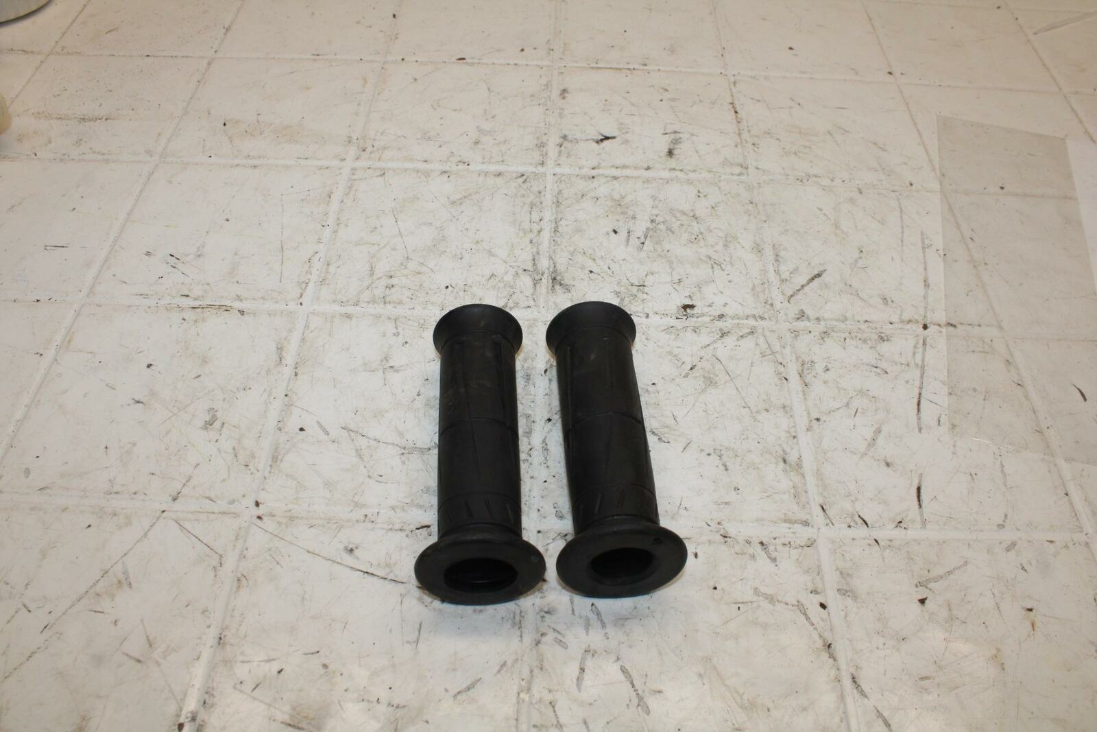 13-17 KAWASAKI NINJA ZX6R ZX636E RIGHT LEFT CLIPON HANDLEBAR GRIPS  PAIR BB409