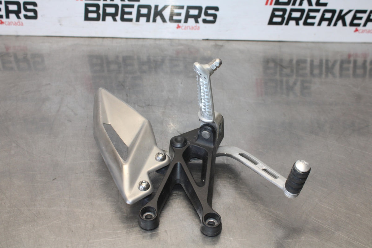 20 TRIUMPH STREET TRIPLE 765 LEFT REARSET REAR SET FOOT PEG REST STOP  BB864