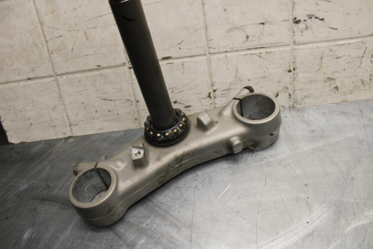 2003 Honda CBR600RR FRONT FORKS CLAMP LOWER TRIPLE TREE STEM 53219-MBW-J60 BB511