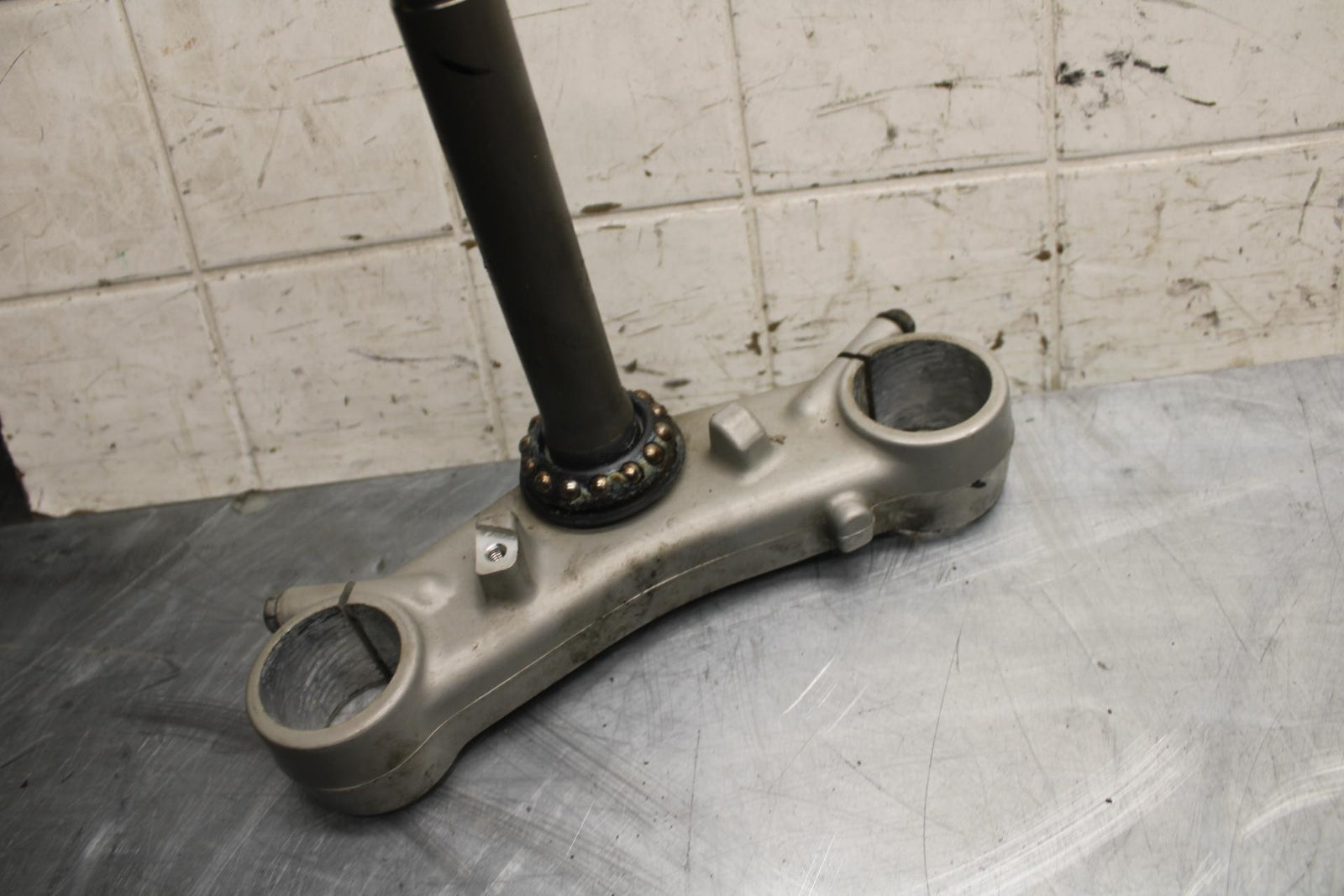 2003 Honda CBR600RR FRONT FORKS CLAMP LOWER TRIPLE TREE STEM 53219-MBW-J60 BB511