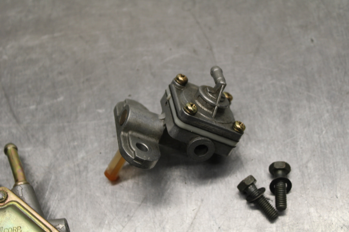 04 SUZUKI INTRUDER 800 GAS TANK FUEL PETCOCK / DIAPHRAGM BB758