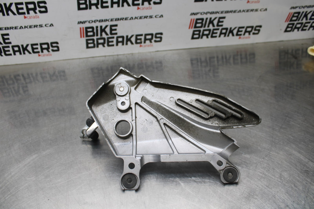15 SUZUKI GW250F LEFT REARSET REAR SET FOOT PEG W SHIFTER BB789