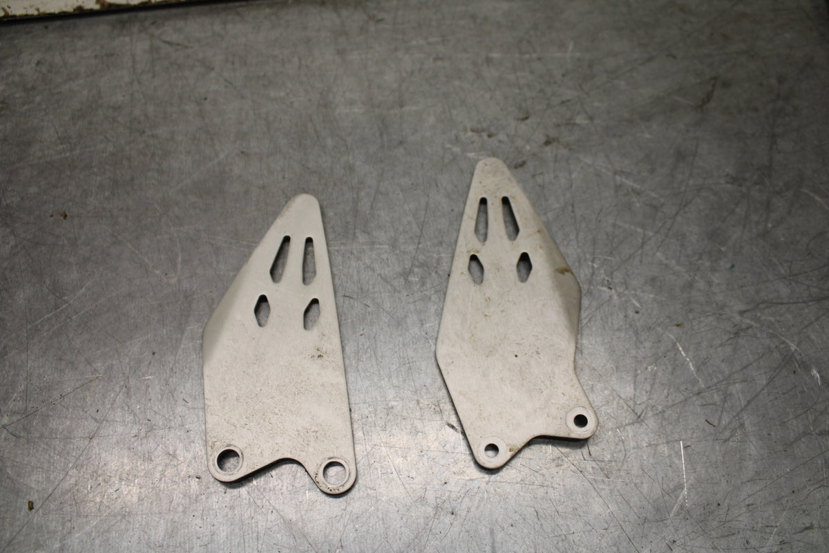 24-25 KAWASAKI NINJA ZX6R REARSET HEEL GUARD COVER SET PAIR BB726