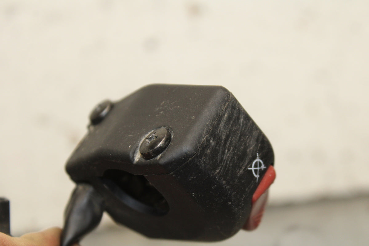 24-25 KAWASAKI NINJA ZX6R RIGHT CLIP ON HANDLE KILL OFF START SWITCH  BB726