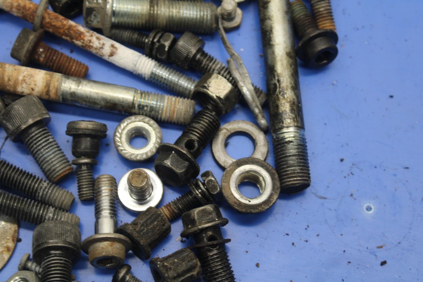 1988 Yamaha FZ600 MISCELLANEOUS BOLTS HARDWARE MOTOR SCREWS BB601