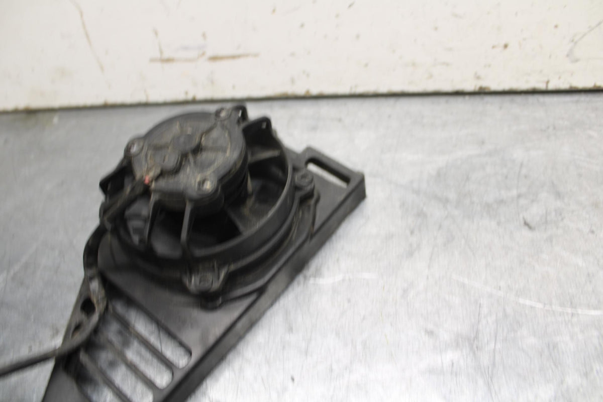 16-18 KTM 690 DUKE ENGINE RADIATOR COOLING FAN BB631