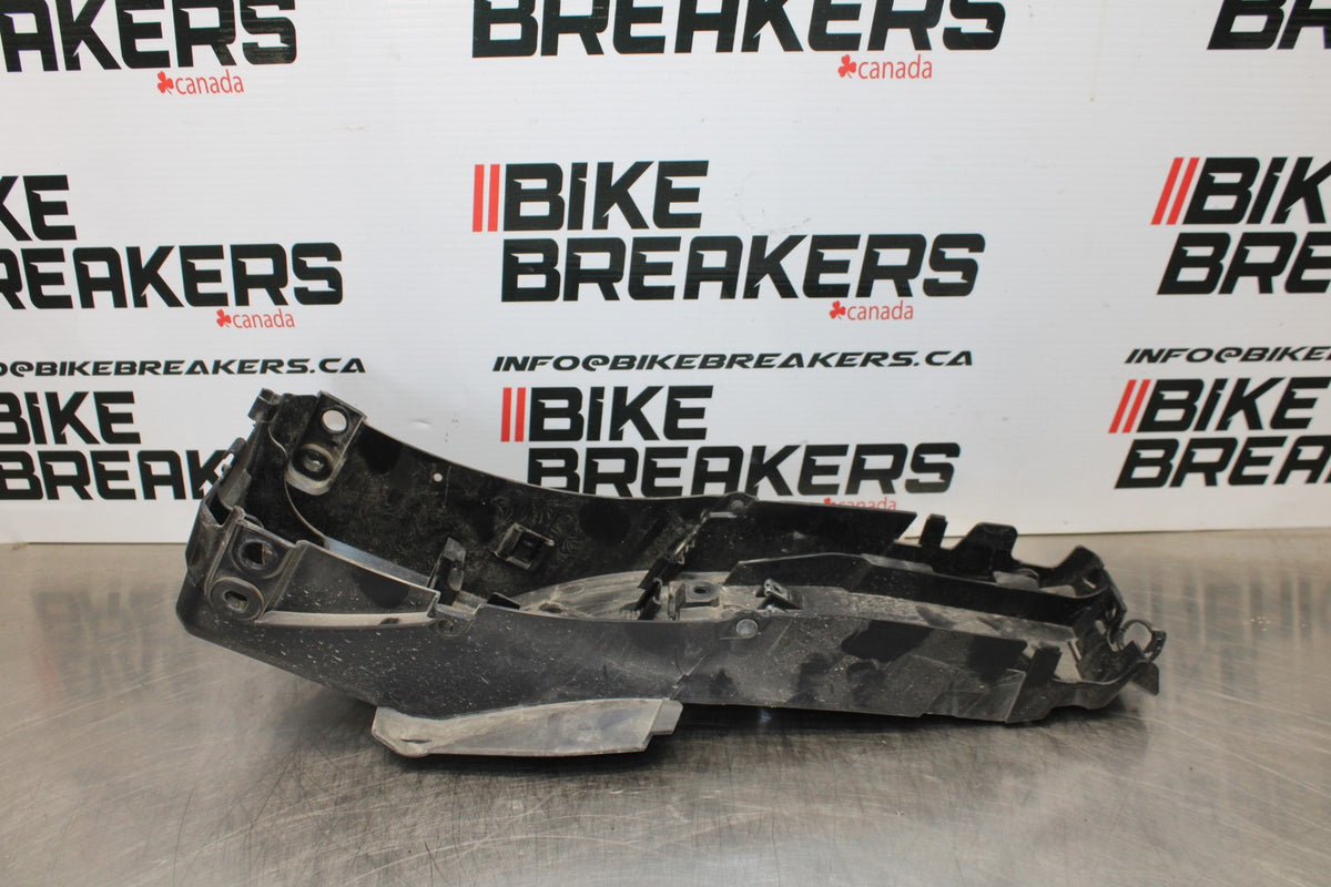 22-25 YAMAHA YZF R7 REAR BACK TAIL UNDERTAIL BATTERY TRAY PLASTIC BB182