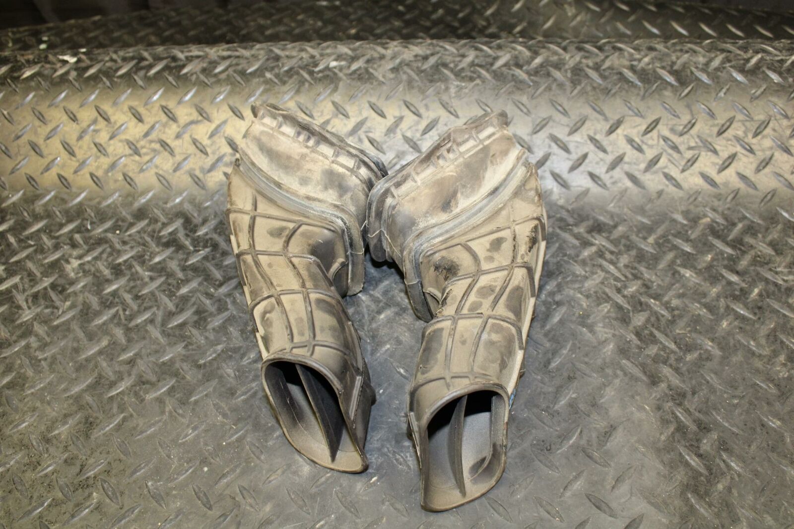 06-07 KAWASAKI NINJA ZX10R RIGHT LEFT AIR INTAKE DUCTS 14073-0093 BB186