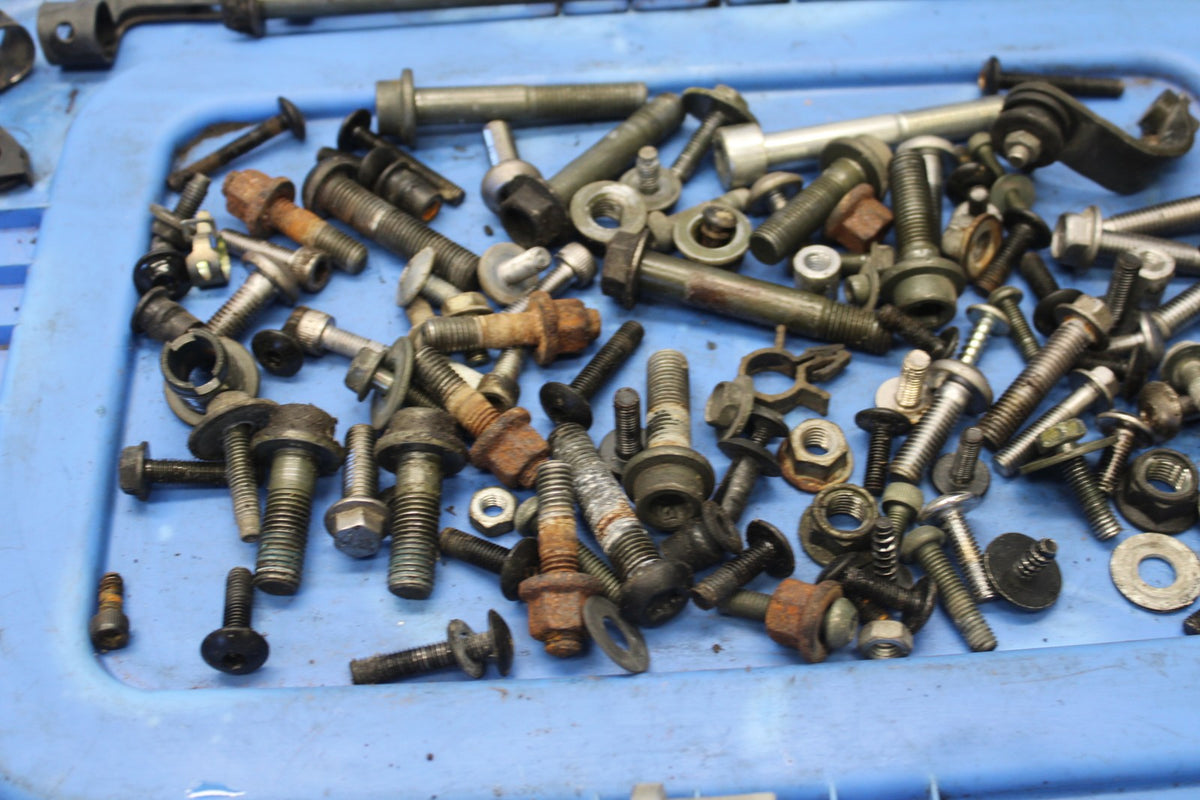 05 YAMAHA YZF R6 MOUNTING BOLTS HARDWARE SCREWS BB894