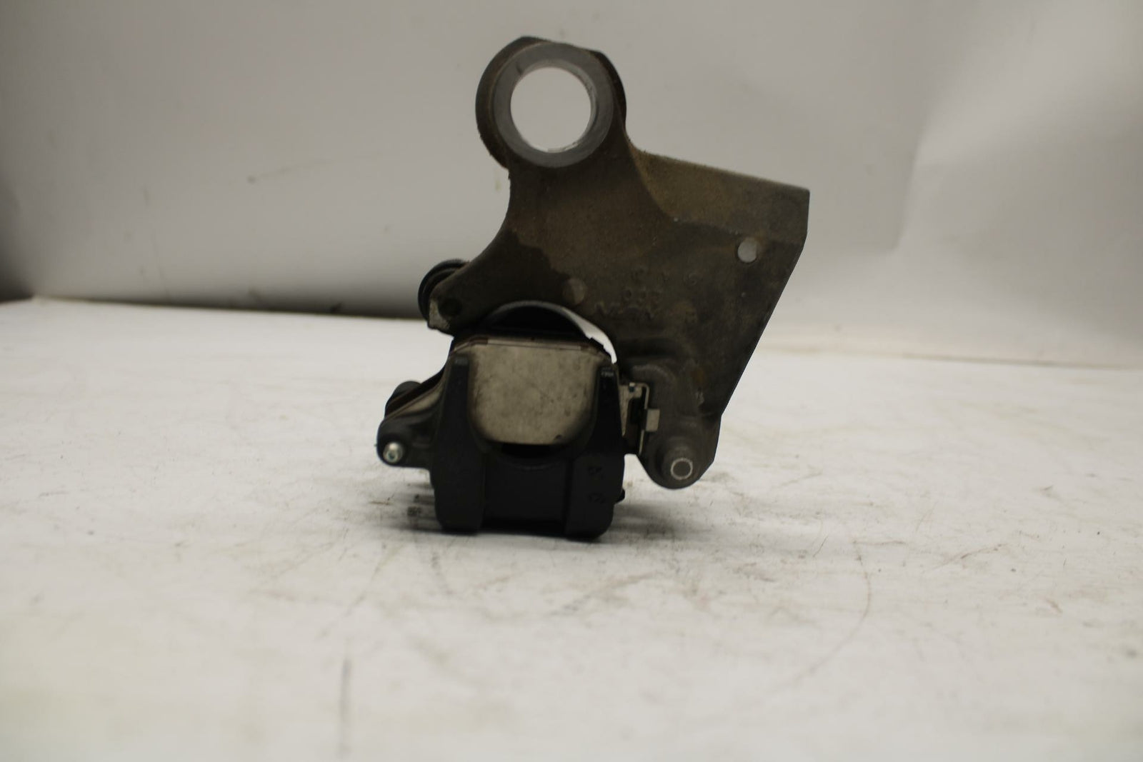 08-17 YAMAHA YZF R6 REAR BACK BRAKE CALIPER W MOUNT BRACKET BB354