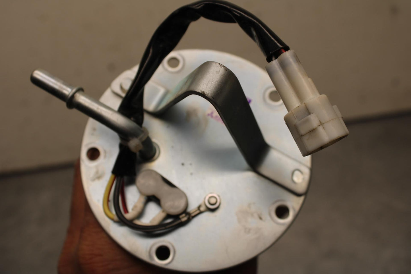 11-23 SUZUKI GSXR 750 FUEL PUMP GAS PETROL SENDER UNIT BB630