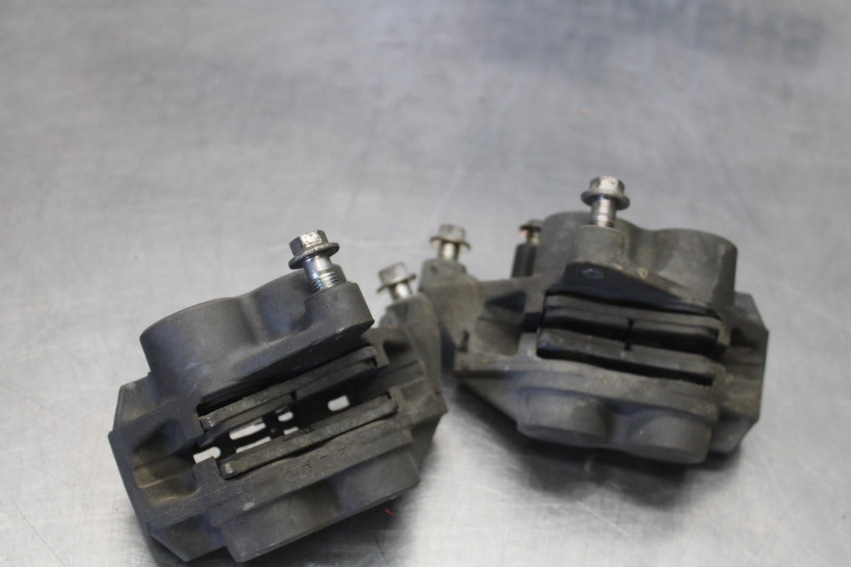 03-04 YAMAHA YZF R6S RIGHT LEFT FRONT BRAKE CALIPER SET PAIR CALIPERS BB890