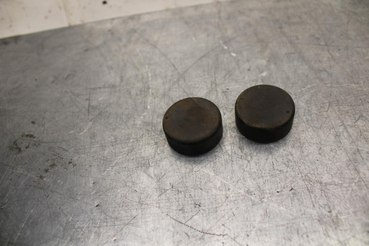 75 SUZUKI GT 550 GAS TANK FUEL MOUNTING RUBBER  BB72