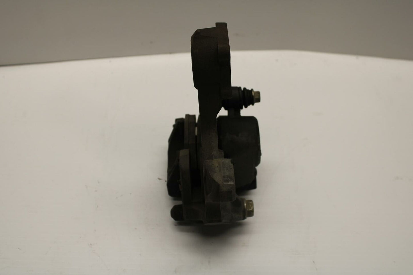 08-09 SUZUKI GSXR600 TOKICO REAR BACK BRAKE CALIPER W MOUNT BRACKET BB244