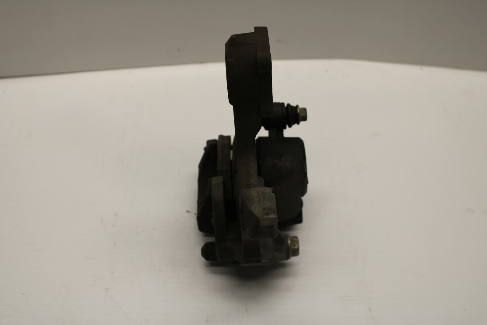 08-09 SUZUKI GSXR600 TOKICO REAR BACK BRAKE CALIPER W MOUNT BRACKET BB244