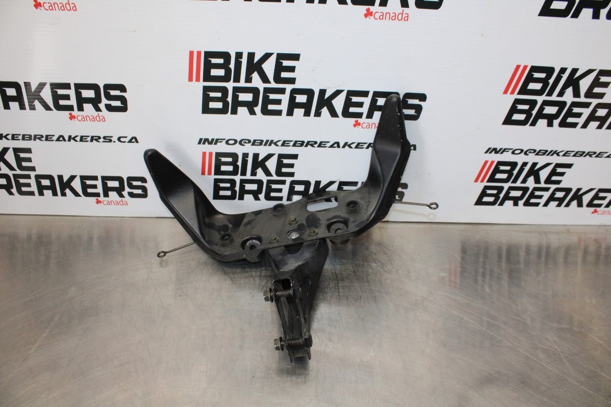 01-06 HONDA CBR600F4I UPPER FAIRING MIRROR GAUGES STAY BRACKET BB185