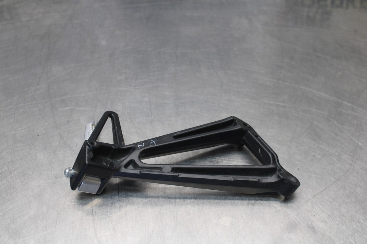 23 YAMAHA YZF R3 LEFT REAR BACK PASSENGER PEG BB147-B