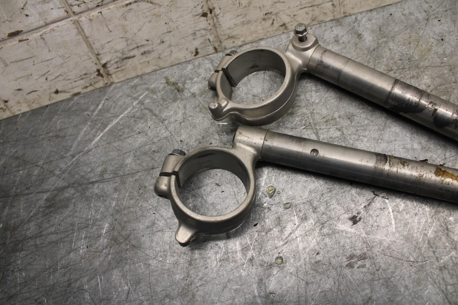 2007 Suzuki GSXR600 LEFT RIGHT CLIP ON ONS HANDLEBARS PAIR SET 56111-01H00 BB540
