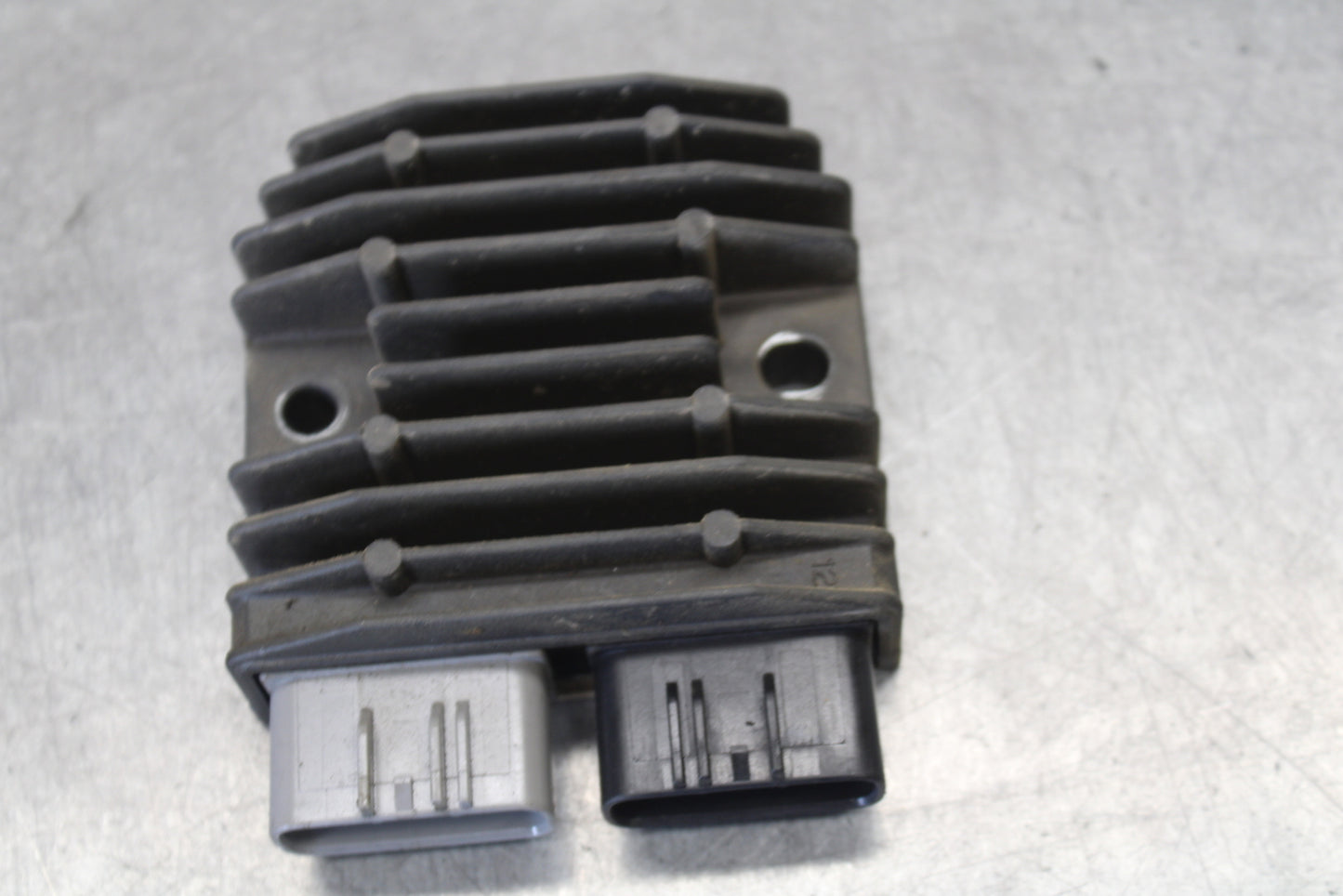 09-14 YAMAHA YZF R1 RECTIFIER VOLTAGE REGULATOR 1D7-81960-01-00 BB696