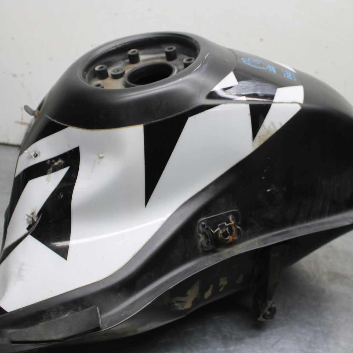 20-24 KTM 890  DUKE R GAS TANK FUEL CELL PETROL RESERVOIR BB627