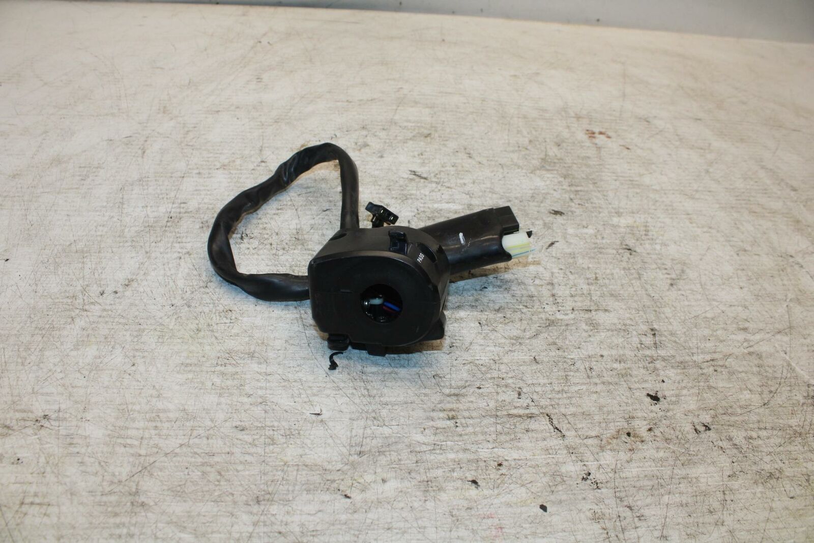 12-13 KAWASAKI EX300 NINJA LEFT CLIP ON HANDLE HORN SIGNALS SWITCH BB373