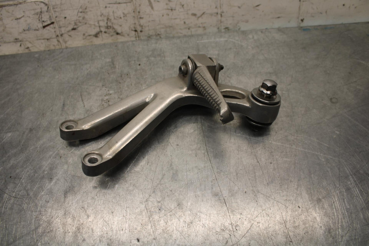 2001 Yamaha YZF R6 RIGHT REAR BACK PASSENGER PEG 5EB-27440-00-00 BB68
