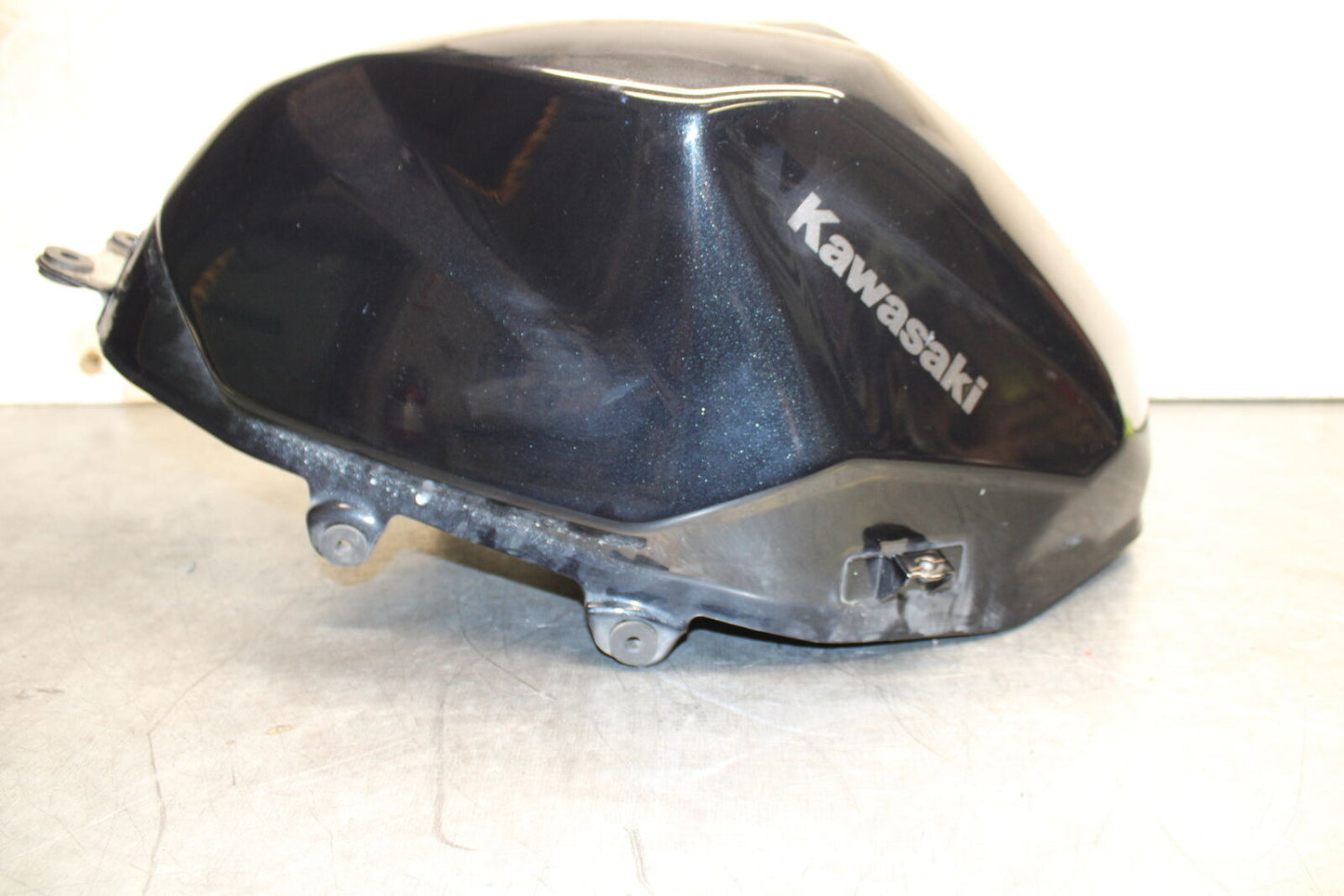 19-22 KAWASAKI Z400 GAS TANK FUEL CELL PETROL RESERVOIR BB708
