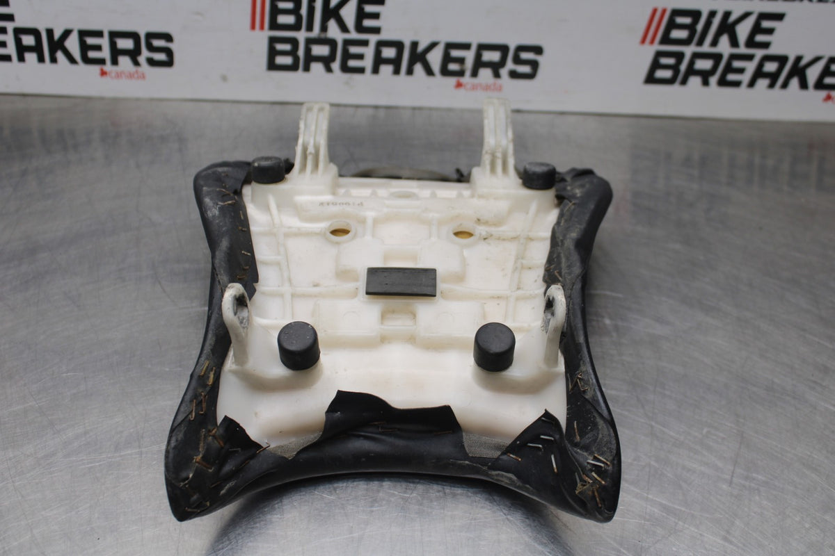 06-07 SUZUKI GSXR750 FRONT DRIVERS SEAT PAD SADDLE PILLION BB811