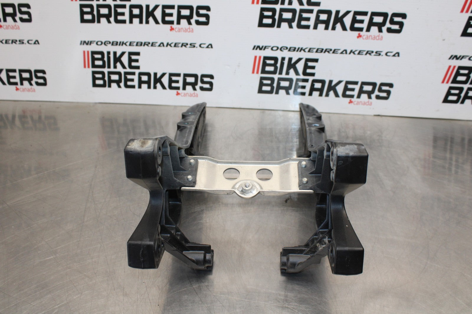 06-07 SUZUKI GSXR 600 FRONT SUBFRAME SUB FRAME BB178