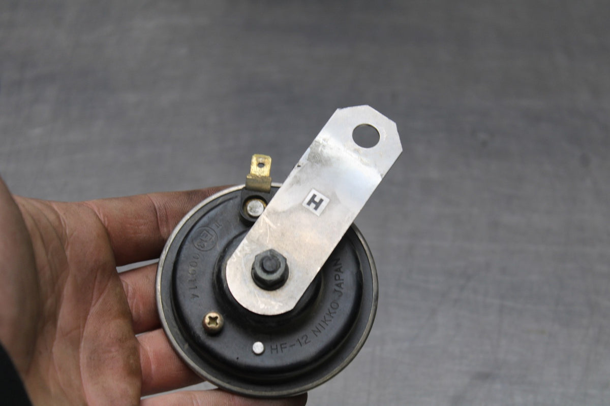 05-06 SUZUKI GSXR1000 HORN SIGNAL BB773