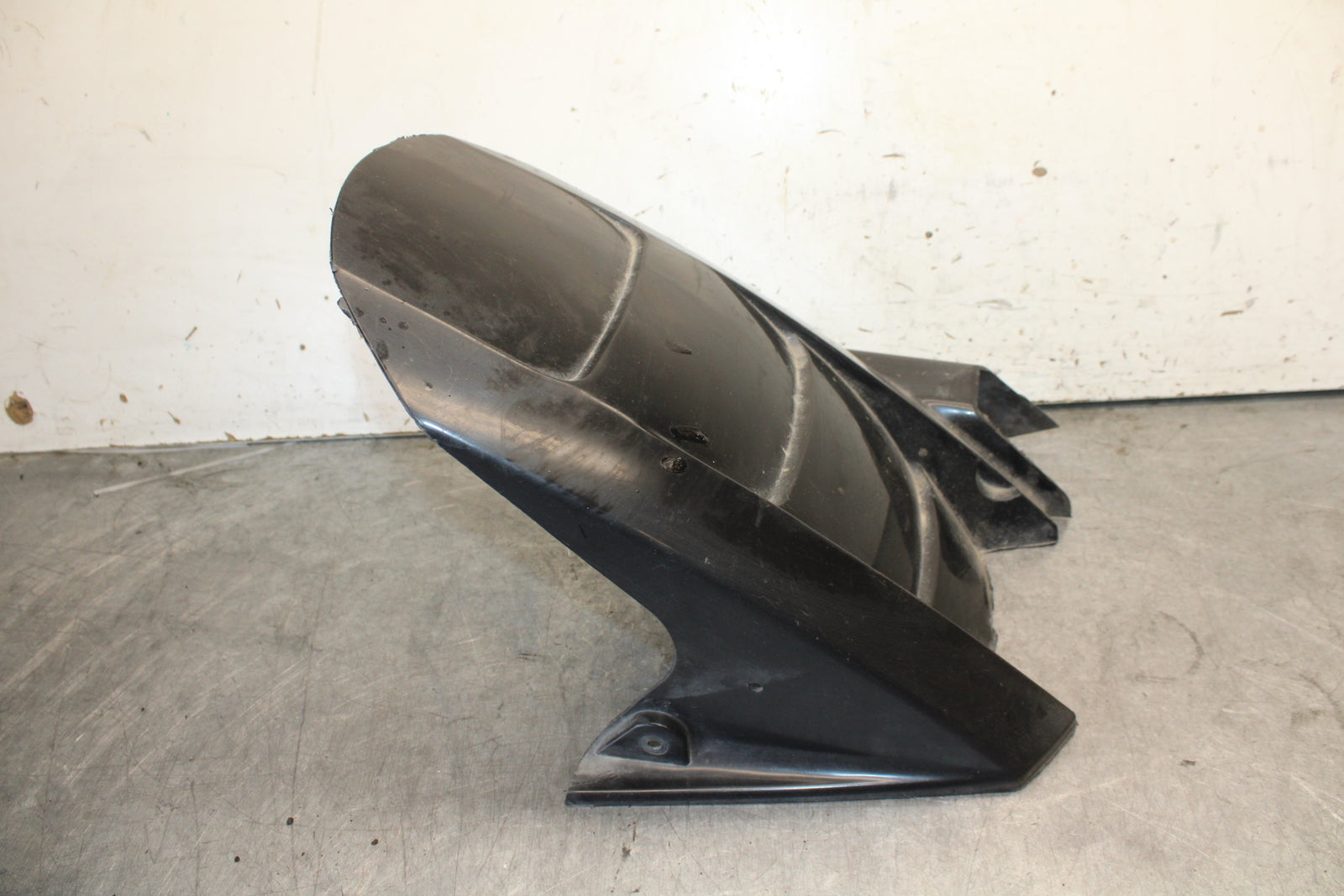 03-04 KAWASAKI NINJA ZX6RR REAR BACK WHEEL TIRE HUGGER FENDER BB684