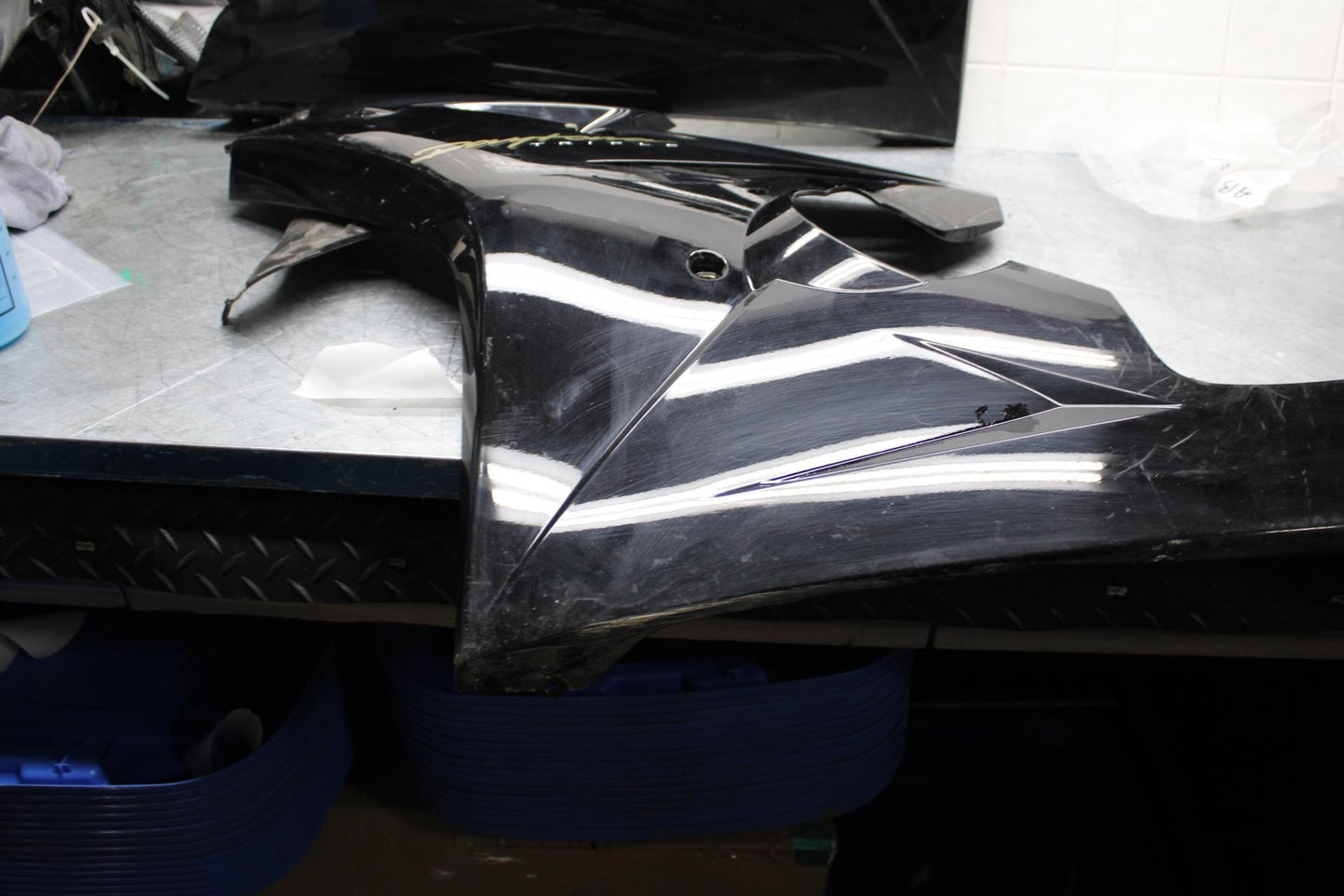 06-07 TRIUMPH DAYTONA 675 DAYTONA 675 LEFT LOWER MID UPPER SIDE FAIRING  BB441