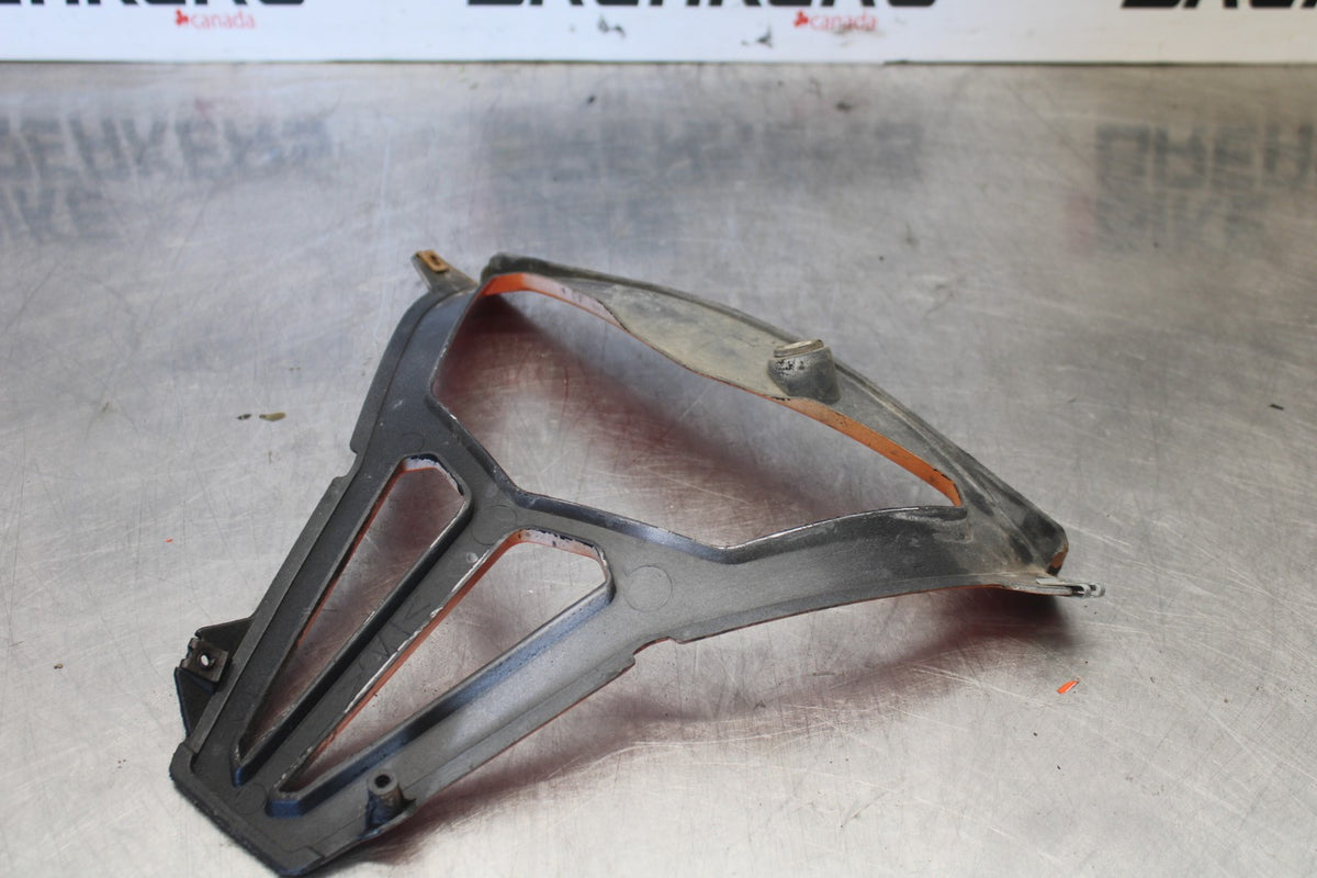 03-04 YAMAHA YZF R6 FRONT LOWER INNER EXHAUST V FAIRING COWL GUARD BB890
