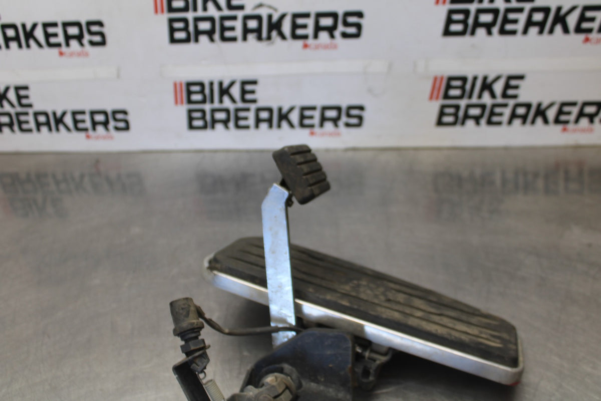08 YAMAHA V STAR 1100 XVS1100AW CLASSIC RIGHT FRONT FOOT REST PEG STEP BB916