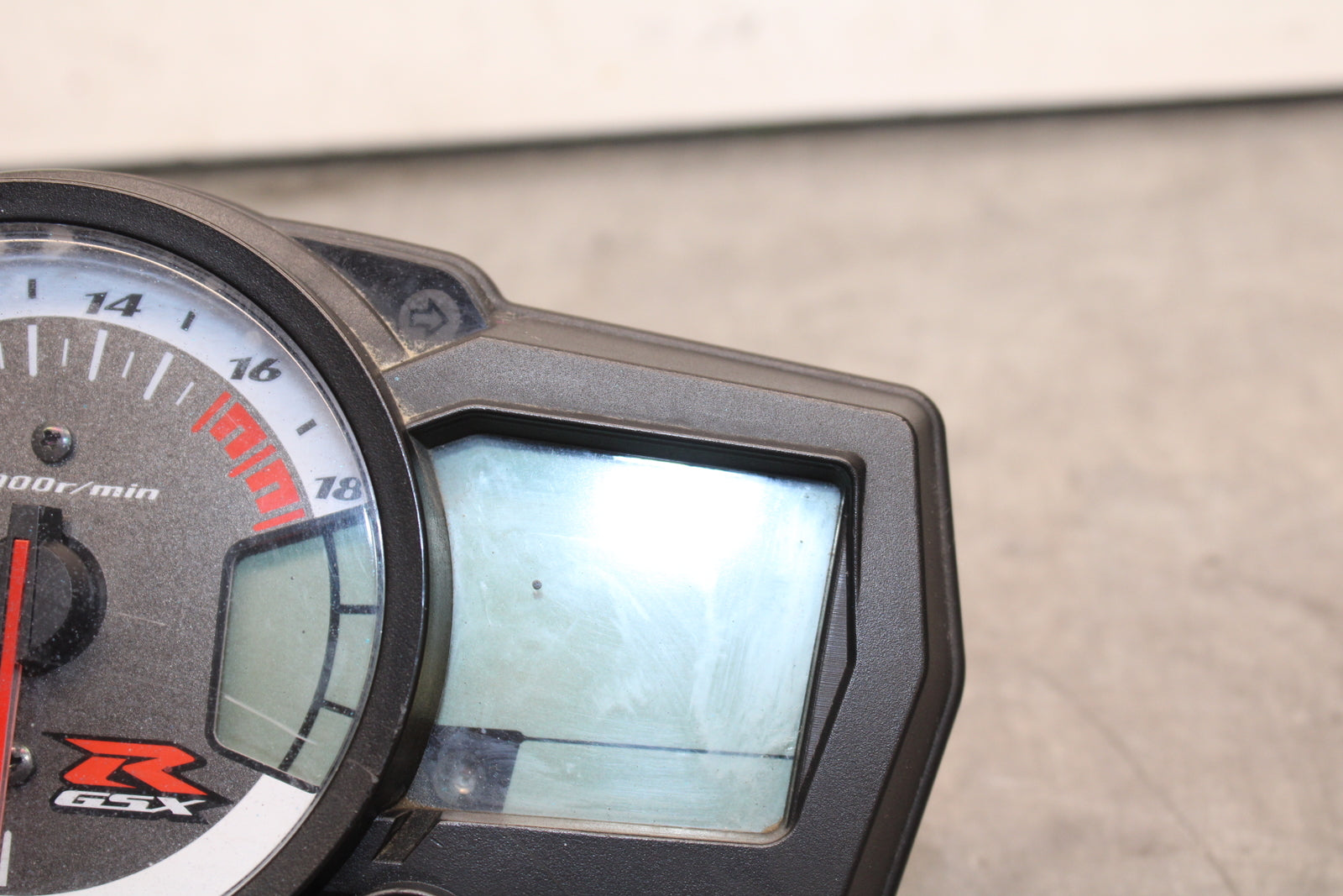 08-10 SUZUKI GSXR 600 SPEEDO TACH GAUGES DISPLAY CLUSTER SPEEDOMETER  BB753
