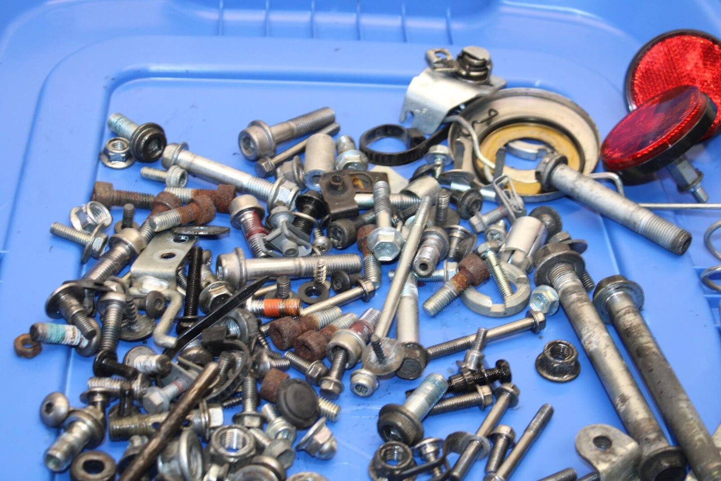 06-07 SUZUKI GSXR750 MISCELLANEOUS MOUNTING BOLTS HARDWARE MOTOR SCREWS BB613